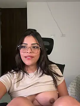 Webcam Model (Sara-Evans)  is live.Free join now!