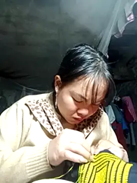 emilyzz - Emilyzz's free webcam - UK Sex Cams