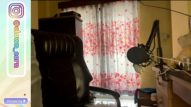 ravenkisses (M twink) - ass flashoffs