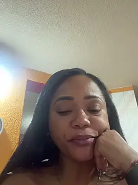 Webcam Model (Beybuuu)  is live.Free join now!