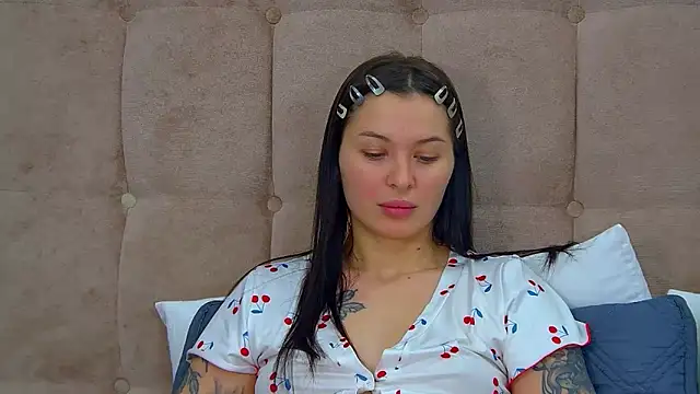 alexandrabloom - AlexandraBloom's free webcam