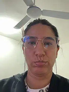 scarlethsb33 - Scarlethsb33's free webcam