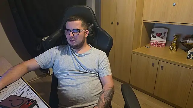 kevinnlovelly Live Webcam on Stripchat