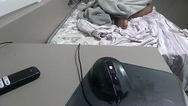 JUNINHOLEKEJR Live Webcam on Stripchat