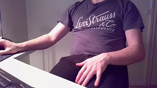 clamshive777 (Ask my age) - Take off shirt