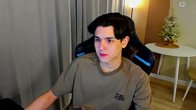 travisrevas - TravisRevas's free webcam - UK Sex Cams