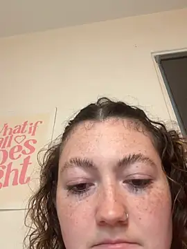 Webcam Model (Curliegirlie)  is live.Free join now!