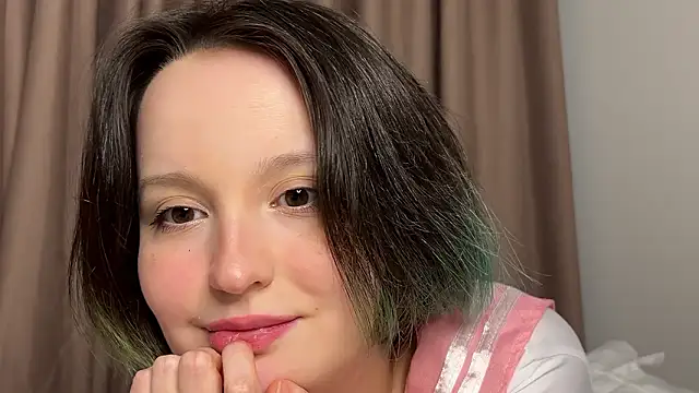 bumble_bee - Bumble_bee's free webcam