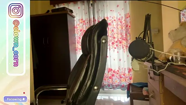 ravenkisses - RavenKisses's free webcam