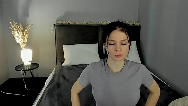 skinyjoys - SkinyJoys's free webcam