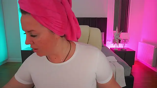 kiracandys - KiraCandyS's free webcam