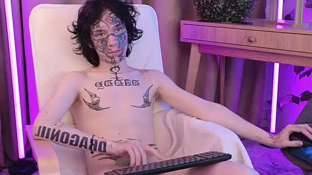 em0_b0y - Em0_b0y's free webcam