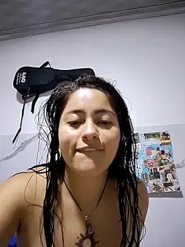 honeywhisper69 - Honeywhisper69's free webcam - UK Sex Cams