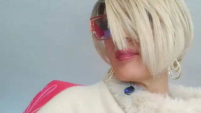 ladyoxana - LadyOxana's free webcam - UK Sex Cams