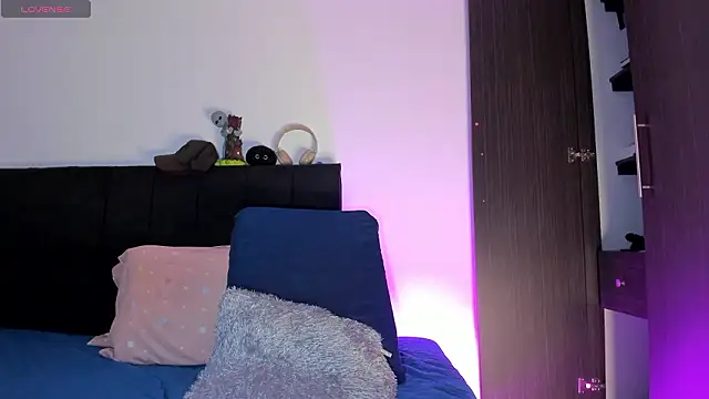 santinaughty - Santinaughty's free webcam