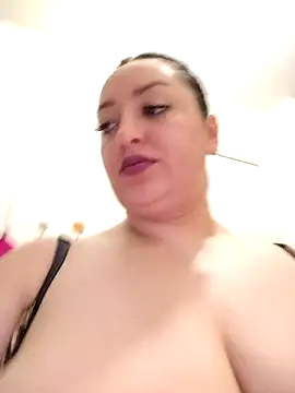 Webcam Model (AMYRA_HOT)  is live.Free join now!