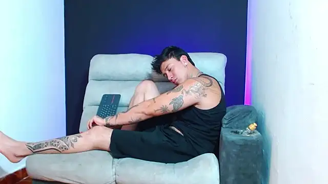 justin_fuller1 (M young) - 200 push ups next flex body with oil nak