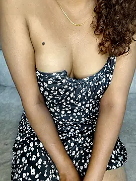 Webcam Model (Tamilpallavi)  is live.Free join now!