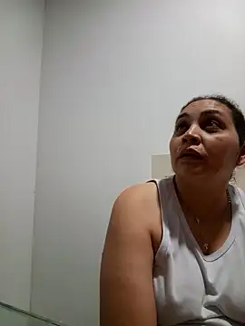 Webcam Model (MirandaSoto)  is live.Free join now!