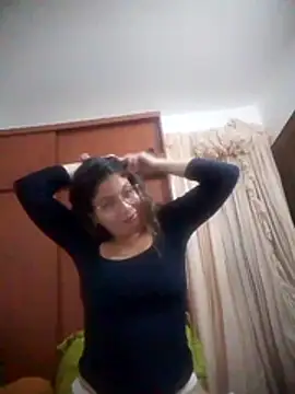 Webcam Model (Carliina_Soussa) is live