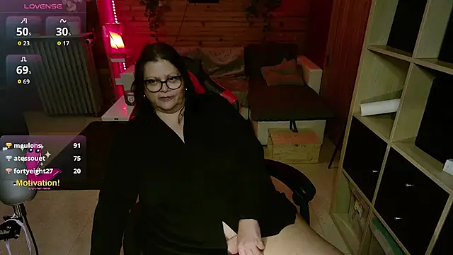 lola-squirt (F mature) - GODE CHATTE