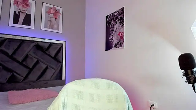 miajonesblowjob - Miajonesblowjob's free webcam