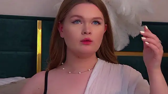 crystallyons - CrystalLyons's free webcam