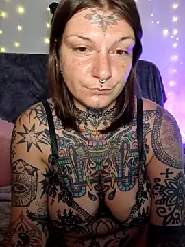 lizzardqueeen - Lizzardqueeen's free webcam