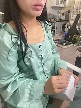 mina048 - Mina048's free webcam