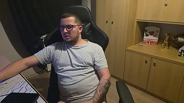 kevinnlovelly (M young) - Who wanna have some fun?