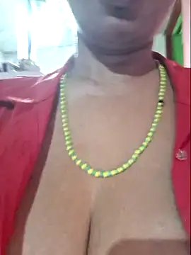 Webcam Model (gatadeojosclaros)  is live.Free join now!