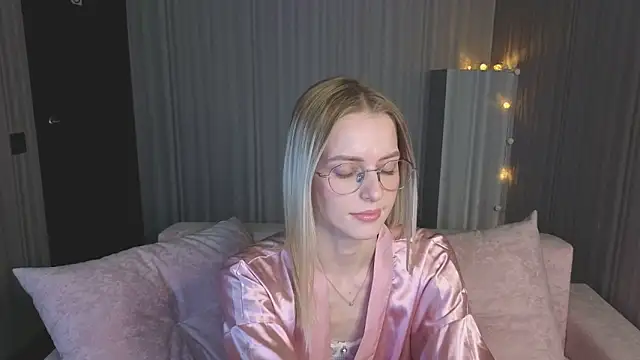 kittie_like18 - Kittie_like18's free webcam