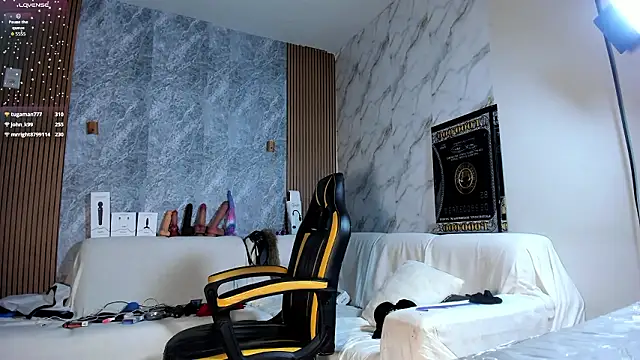 chica_hot_dirty - Chica_hot_dirty's free webcam