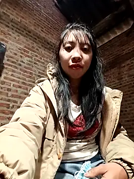 emaame68 - Emaame68's free webcam