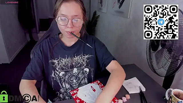 nuura_moore - Nuura_Moore's free webcam