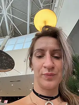 evvamur (F young) - take off the red top and pull on the nip