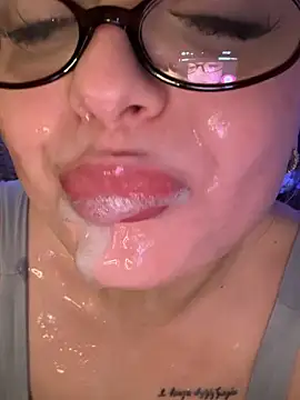 kellymoors - KellyMoors's free webcam