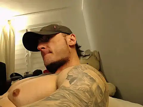 ballardbret (Ask my age) - Cock stroking, flexing, dirty talking. X