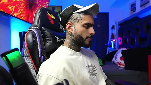 logan_hugh8 - Logan_hugh8's free webcam