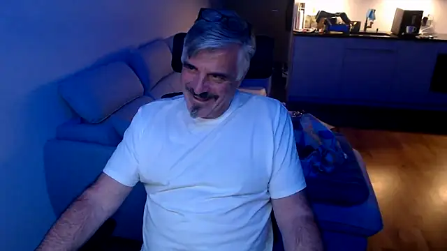 Budapest1958 Live Webcam on Stripchat