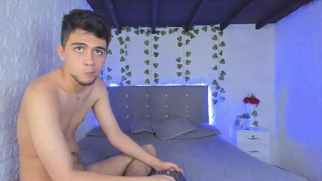 andyxraven_ Live Webcam on Stripchat