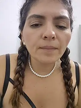 RosaliaVicky Live Webcam on Stripchat