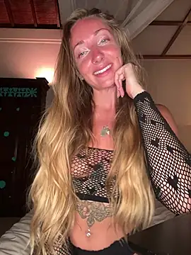 Webcam Model (OpheliaRoxx)  is live.Free join now!