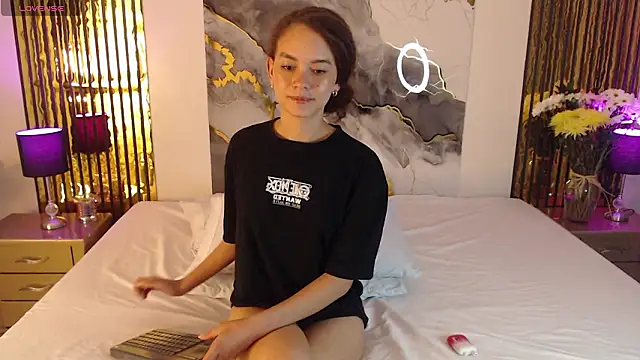 miticabrennet_ - MiticaBrennet_'s free webcam - UK Sex Cams