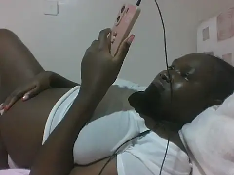 queen_aria19 - Queen_aria19's free webcam