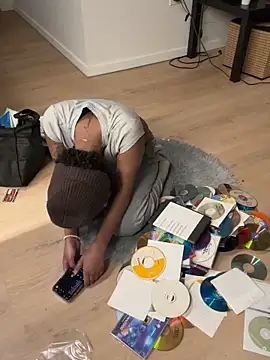 Webcam Model (Your_Paris)  is live.Free join now!