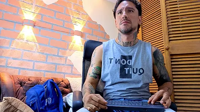 mister_eithan - Mister_eithan's free webcam