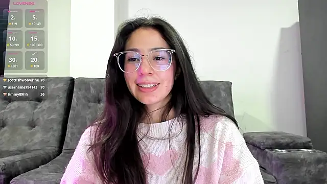 emmadiaz1 (F young) - anal plug + red ass