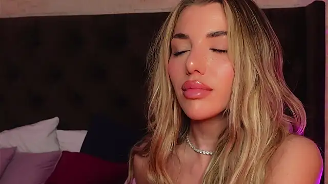 clarahazel - ClaraHazel's free webcam