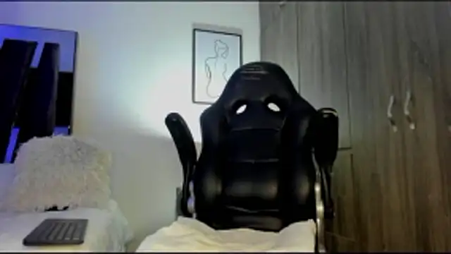 hollyevanz - HollyEvanz's free webcam - UK Sex Cams